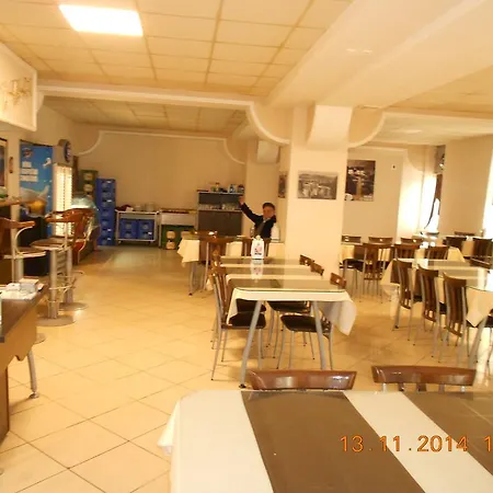 Yasar Hotel *